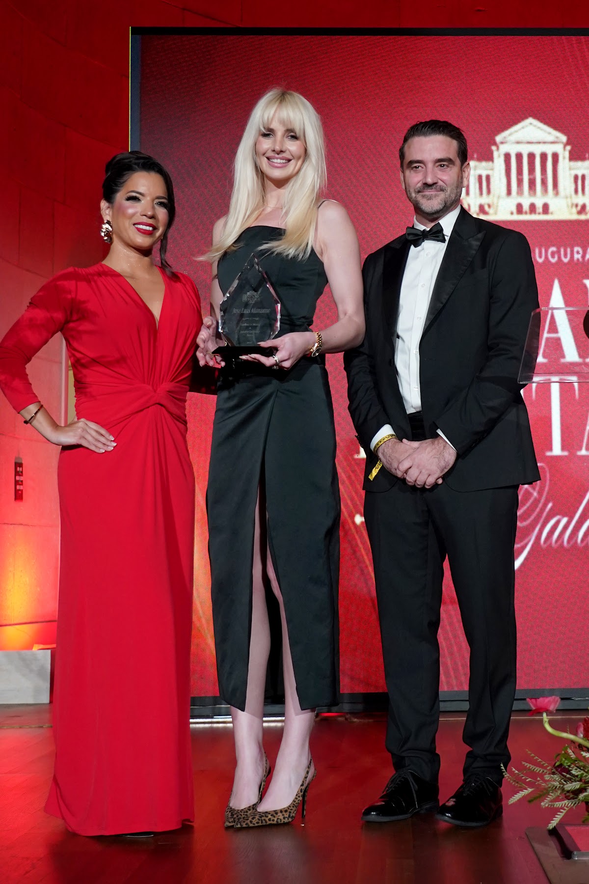 An award presentation at the 2026 Hispanic Heritage Gala